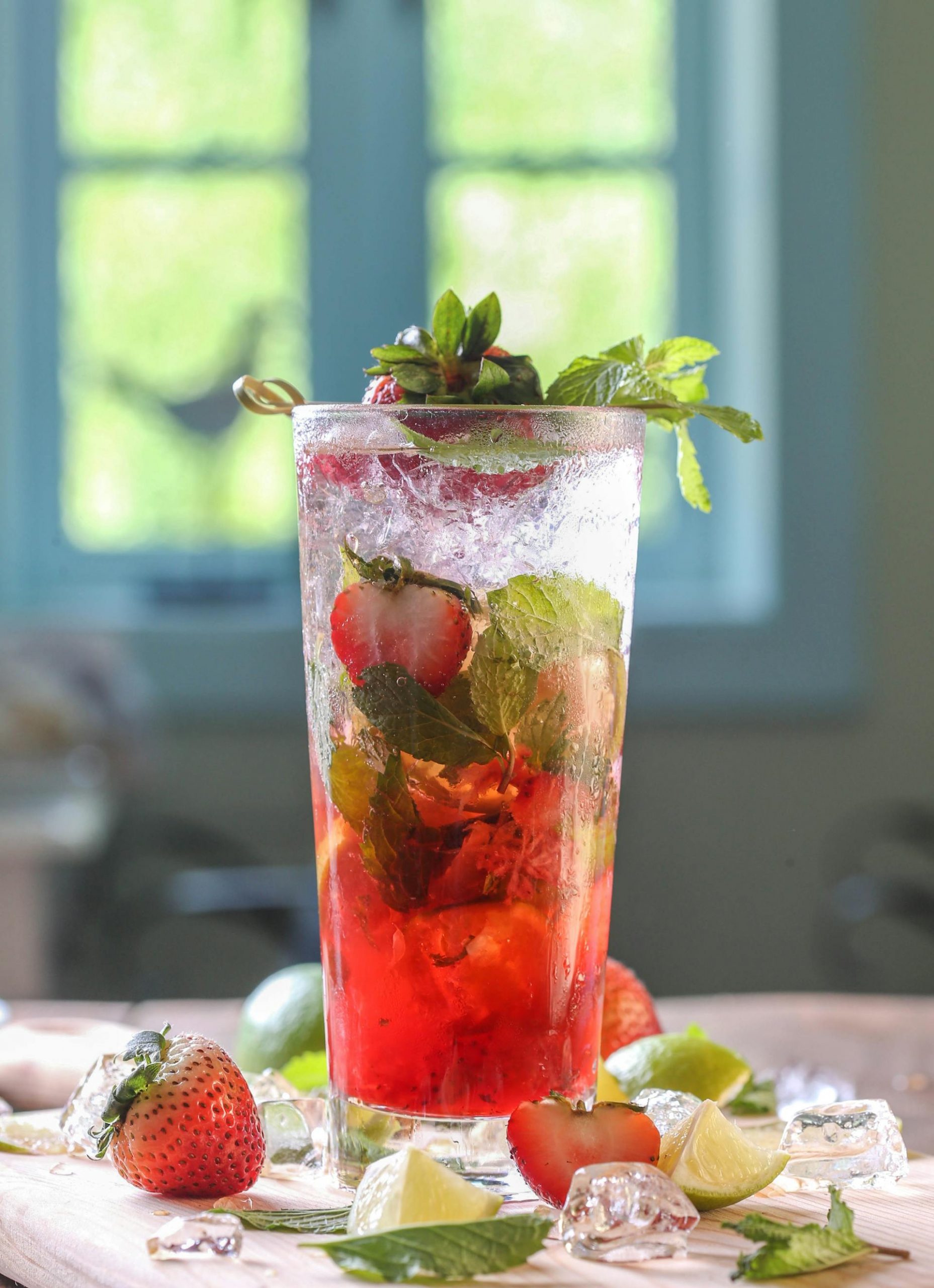 Strawberry Mojito Strawberry Mojito recept med mynta och jordgubb